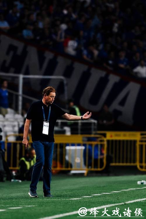 新民体育丨斯卢茨基终于要“变”了? 新民体育丨斯卢茨基终于要“变”了?