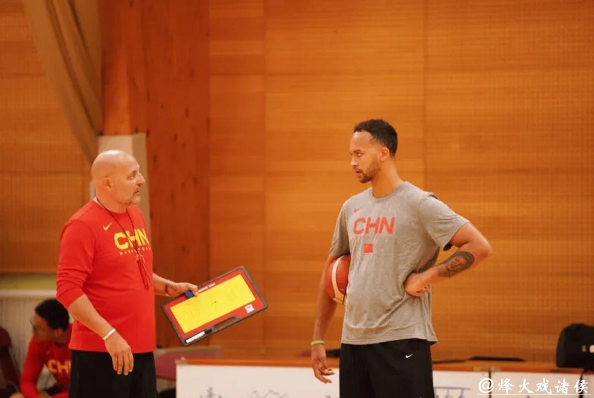 强将归队 李凯尔赴欧与中国男篮会合 强将归队 李凯尔赴欧与中国男篮会合